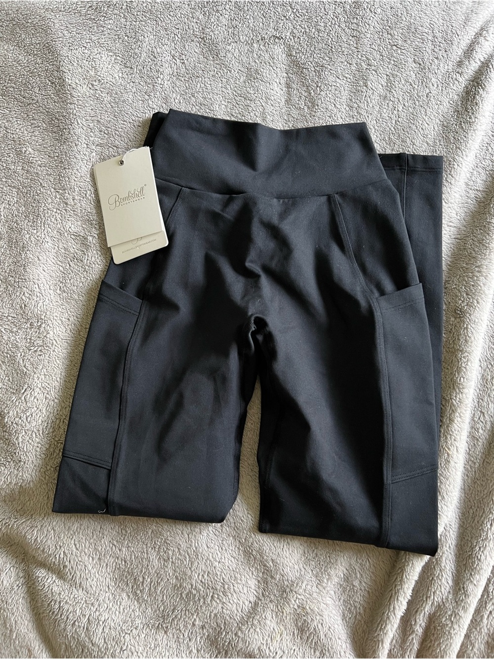 NEW! Bombshell Sportswear Black V Back Leggings Medium - Picture 3 of 5
